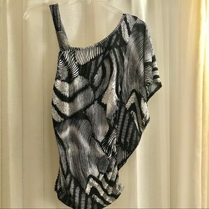 💰4/$25 Poetry Black & White Print Top